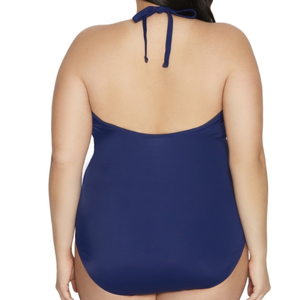 Swimsuit - Picture 2 of 11